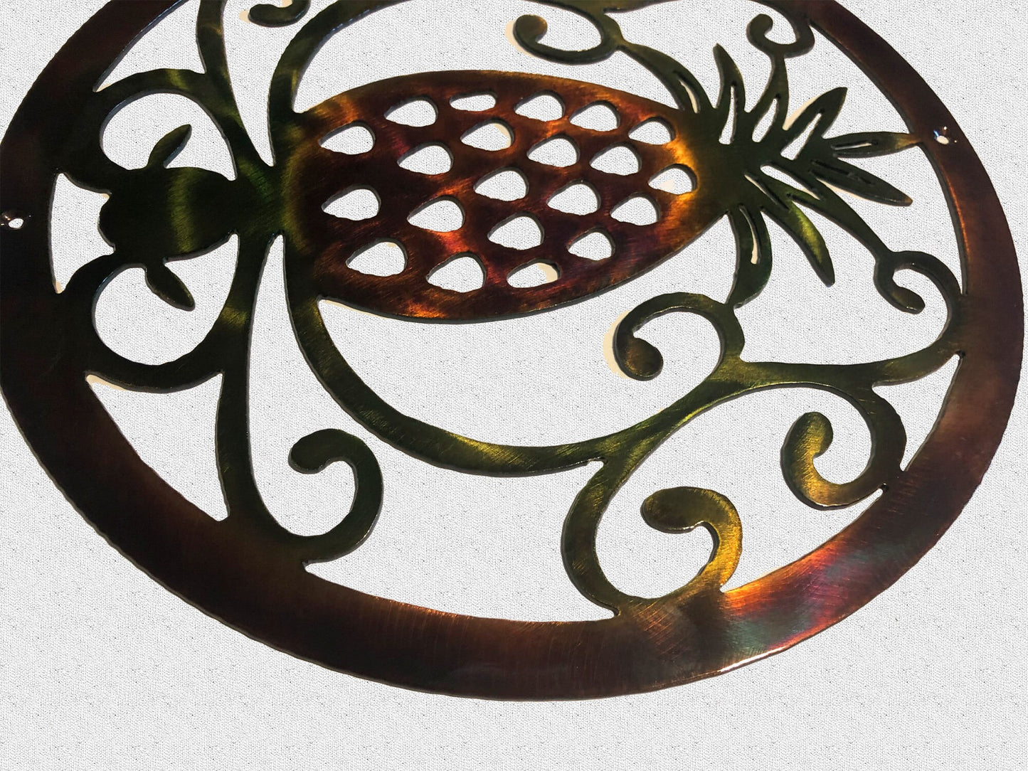 Pineapple In Round Frame Patina Finish Indoor Or Outdoor Metal Art